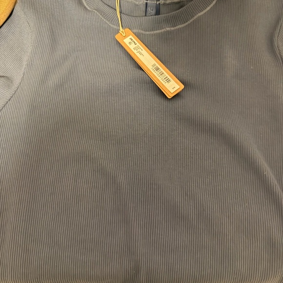 SKIMS Ribbed Tee - Picture 5 of 5